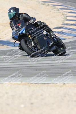 media/Dec-01-2025-Moto Forza (Mon) [[2daa91e15f]]/2-Intermediate Group/Session 2 (Turns 9 and 10)/